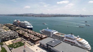 Dev kruvaziyerler Galataporta demirledi