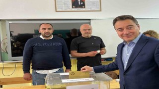 DEVA Partisi Genel Başkanı Babacan Ankarada oyunu kullandı