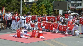 Develide 19 Mayıs kutlamaları renkli görüntülere sahne oldu