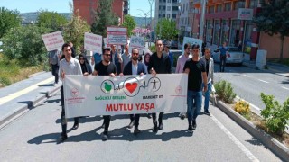 Diclede sağlıkçılar, hareketin önemine dikkat çekmek için yürüdü