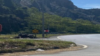Direksiyon hakimiyetini kaybeden motosiklet sürücü yaralandı
