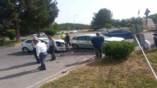 Diyarbakırda otomobiller kafa kafaya çarpıştı: 1i bebek 5 yaralı