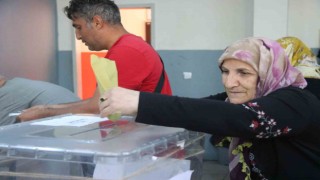 Diyarbakırda vatandaşlar oy kullanmaya başladı