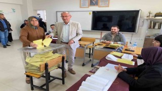 Domaniç Belediye Başkanı Sahvet Ertürk oyunu kullandı