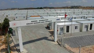 Düğün salonunda kalan depremzede aile konteyner kente yerleşti