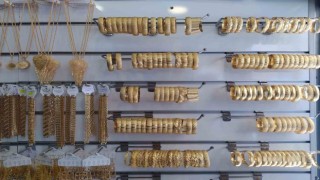 Düğün sezonuyla birlikte imitasyon takılara ilgi arttı