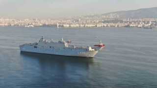 Dünyanın ilk silahlı insansız hava aracı İzmirde, TCG Anadolu İzmir limanında havadan görüntülendi