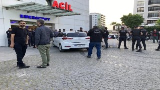 (DÜZELTME) İzmirde iki grup arasında silahlı bıçaklı kavga: 3 yaralı