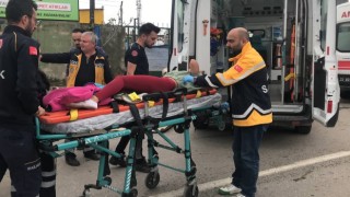 Edirnede köpeklerin saldırdığı motosikletli otomobille çarpıştı: 2 yaralı