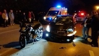 Edirnede otomobille çarpışan motosikletteki iki kişi yaralandı