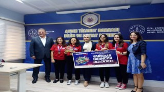 Efeler Kaymakamı Arıkan, Teknofest birincisi öğrencilerle bir araya geldi