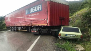 Eğirdirde tır otomobile çarptı: 2 yaralı