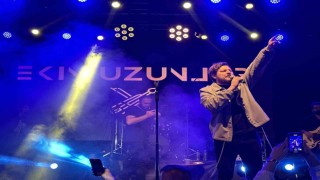 Ekin Uzunlar gençleri coşturdu