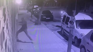 Elazığda bir garip olay: Biri kırdı, diğeri kaydetti