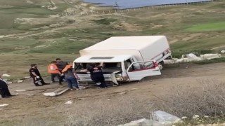 Elazığda kamyonet şarampole uçtu: 1 yaralı