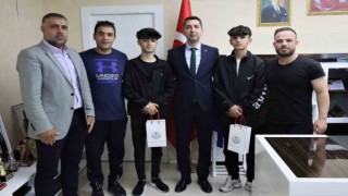 Elazığlı güreşçilerden iki madalya