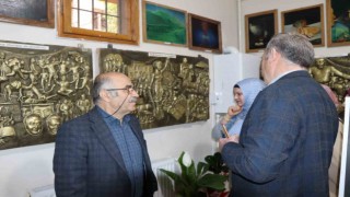 Emekli resim öğretmeninden anlamlı sergi