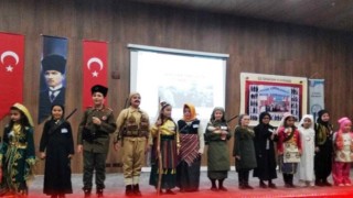 Emet 3 Eylül İlkokulundan, ”Küçük Yüreklerden 43 Büyük Kahraman” isimli gösteri