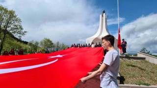 Emette Cevizdere Şehitliğine yürüyüş