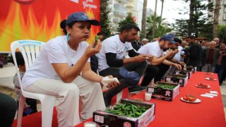 En acı yarışma: 3 dakikada 260 gram acı biberi yedi, 5 bin TL kazandı