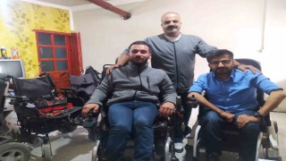 Engelli genç, kendisi gibi engelli olanlara umut oluyor