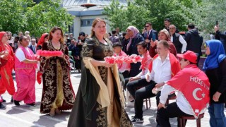 Engelli öğrencilere asker kınası töreninde duygu dolu anlar yaşandı