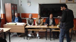 Ercişte oy verme işlemi başladı