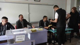 Ercişte oy verme işlemi başladı