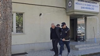 Erzincanda araç içerisinde 8 kaçak göçmen yakalandı, şoför tutuklandı