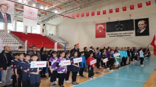 Erzincanda küçükler masa tenisi grup müsabakaları başladı