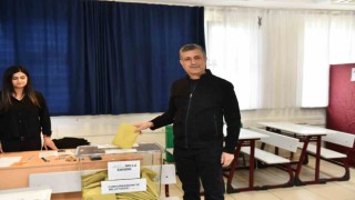 Esenyurt Belediye Başkanı Bozkurt oyunu kullandı