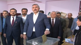 Eski Adalet Bakanı Gül oyunu Gaziantepte kullandı