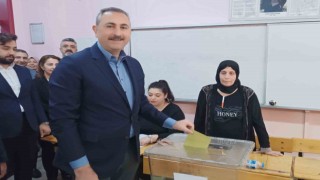 Eski Adalet Bakanı Gül, oyunu Gaziantepte kullandı