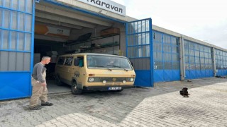 Eskişehir dışına çıkmayan 38 yaşındaki minibüs karavana dönüştü hedefi ülke turu