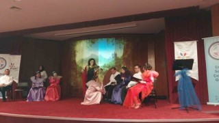Eskişehirde ‘zihinsel yetersiz öğrenciler, William Shakespearein ‘Bir Yaz Gecesi Rüyası oyununu sahneledi