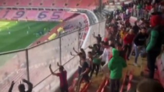Eskişehirspor - Yeni Mersin İ.Y. maçında yaşanan olaylarda polisler yaralanırken, stat zarar gördü