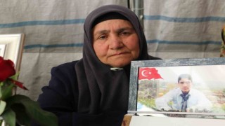 Evlat nöbetindeki anne: “İnşallah ölmeden çocuğumu görürüm”