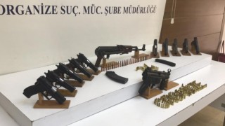 Eylem arayışındaki çeteye yönelik operasyonda çok sayıda silah ve mühimmat ele geçirildi