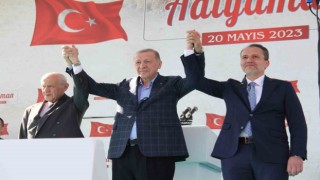 Fatih Erbakan: Milletimiz değerlerimizle, inancımızla barışık olmayanlara ülkeyi teslim etmedi