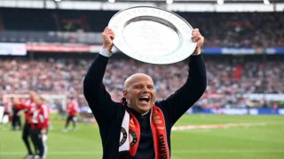 Feyenoordda Arne Slotun sözleşmesi 2026 yılına kadar uzatıldı