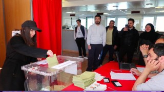 Fransadaki Türk seçmenlerden sandığa yoğun ilgi