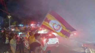 Galatasaray taraftarı şampiyonluğu Tekirdağda doyasıya kutluyor