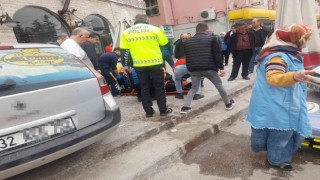 Gaz ve freni karıştıran sürücü iş yerine daldı: 2 yaralı
