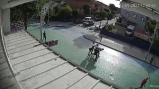 Gençlerin sokak ortasında kavgası kamerada: 2 kişi böyle darp edildi