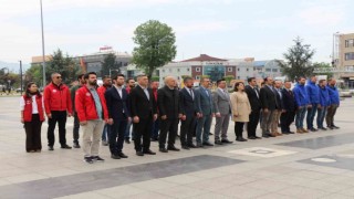 Gençlik Haftası çelenk sunumu ile başladı