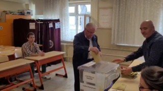Genelkurmay Başkanı Yaşar Güler oyunu kullandı