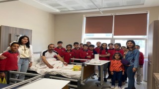 Gercüşte öğrenciler hastaları ziyaret etti