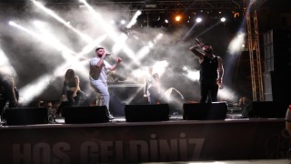 Germencikli gençler konserde doyasıya eğlendi