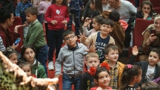 Gölcüklüler tiyatro oyunları ile eğlendi