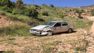 Gümüşhanede virajı alamayan otomobil kaza yaptı: 1i çocuk 4 yaralı